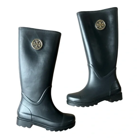 Tory Burch Black Tall Sarah Logo Rain Boots Gold Medallion Style 37568, Size 5 - Picture 4 of 11